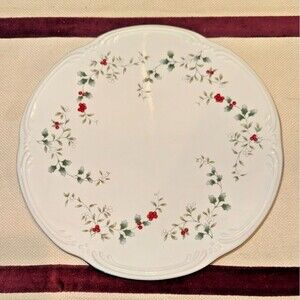 Pfaltzgraff WINTERBERRY Trivet, 8 1/2", Scalloped, Christmas, Excellent